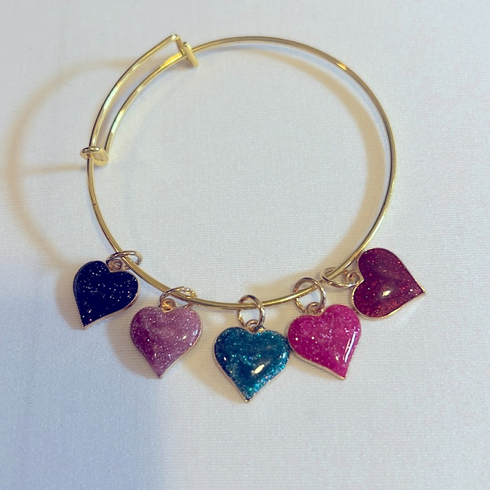 - - Expandable hearts Bangle Bracelet